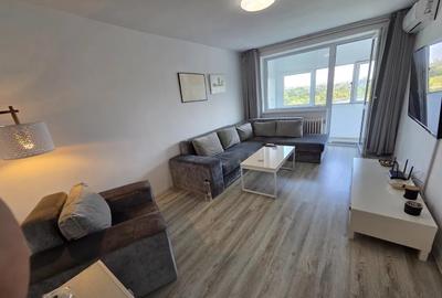 Apartament cu 3 camere decomandat, mobilat în Lacul Tei