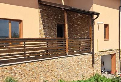 Casă cu 5 camere cu Teren 600 Mp în Șendriceni - 1