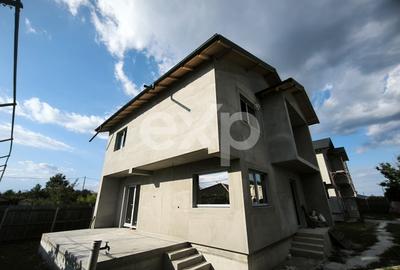Casă individuală cu 4 camere cu Canalizare în Trivale Platou