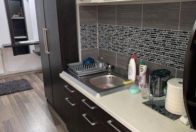 Apartament cu 3 camere decomandat în Eremia