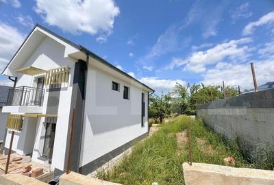 Casă individuală cu 4 camere cu Canalizare în Exterior Est - 2