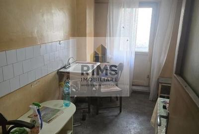 Apartament cu 3 camere decomandat în Calea București