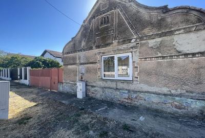 Casă cu 4 camere în Sânmihaiu Român