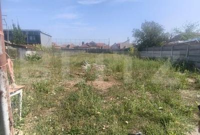 Casă cu 2 camere cu Teren 998 Mp în Central