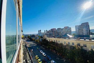 Apartament cu 3 camere semidecomandat, mobilat în Central