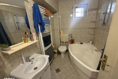 Apartament cu 3 camere decomandat în 7 Noiembrie