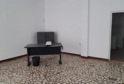 Spațiu comercial, de 90 mp, în Port