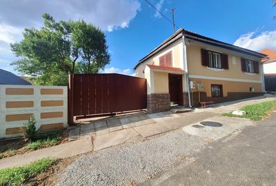 Casă individuală cu 3 camere cu Canalizare în Marpod