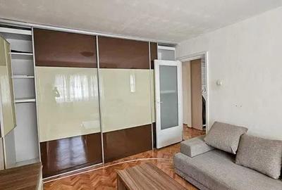 Apartament cu 3 camere decomandat în Între Lacuri