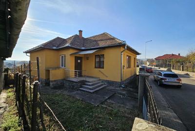 Casă cu 3 camere în Central