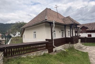 Casă cu 2 camere în Central