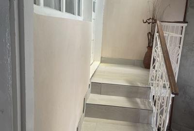 Casă cu 3 camere în Central