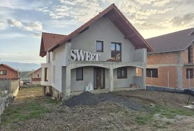 Casă cu 6 camere cu Teren 500 Mp în Șura Mare - 2