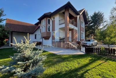 Casă individuală cu 8 camere cu Canalizare în Bucium