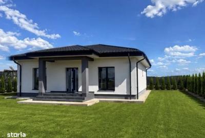 Casă cu 3 camere cu Teren 100 Mp în Central