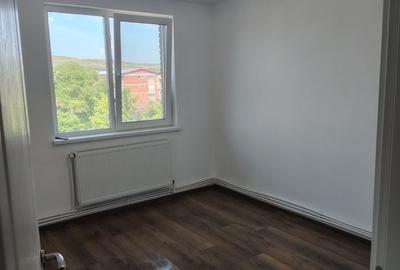 Apartament cu 2 camere semidecomandat în Micro 4 - 8