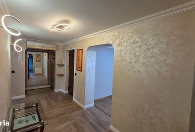 Apartament cu 3 camere decomandat în Central