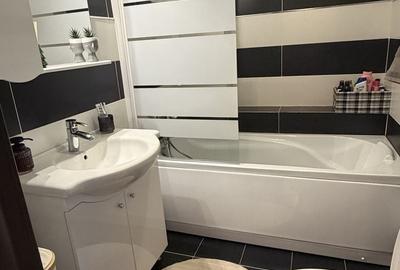 Apartament cu 2 camere decomandat în Palazu Mare