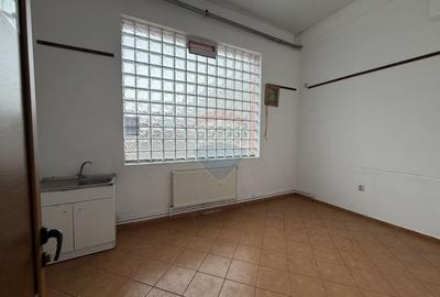 Spațiu comercial, de 1,200 mp, în Central - 14