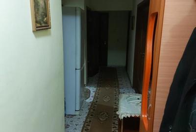 Apartament cu 4 camere decomandat în Roman - 5