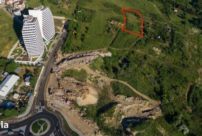 Teren de 4000 mp, în Zorilor
