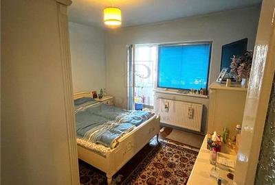 Apartament cu 4 camere decomandat în Lipovei