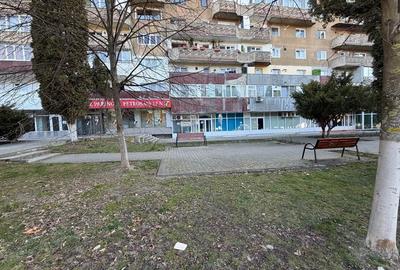 Spațiu comercial, de 125 mp, în Petros