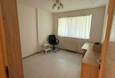 Apartament cu 4 camere decomandat în Rahova
