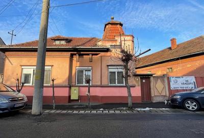 Casă individuală cu 4 camere cu Canalizare în Central