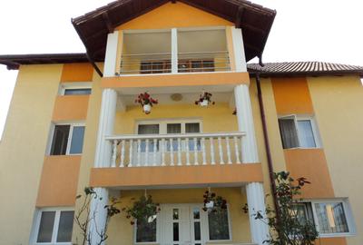 Casă cu 5 camere cu Garaj în Bujoreni
