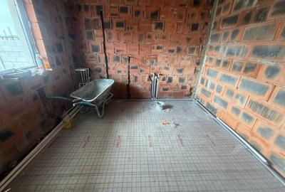 Casă individuală cu 4 camere cu Canalizare în Central - 7