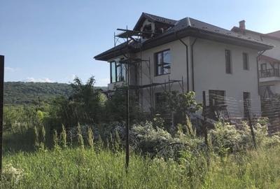 Casă individuală cu 4 camere cu Teren 1000 Mp în Dobrovăț - 1