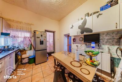 Casă cu 3 camere cu Teren 1778 Mp în Central