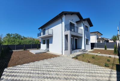 Casă individuală cu 4 camere cu Canalizare în Miroslava