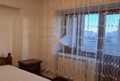 Apartament cu 3 camere decomandat în Podu Roș - 2
