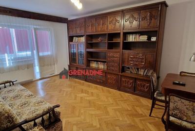 Apartament cu 4 camere decomandat în Astra