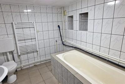 Casă cu 5 camere cu Teren 155 Mp în Muncitoresc