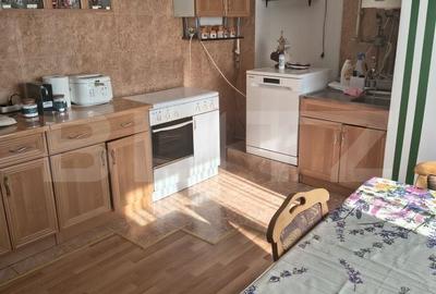 Casă cu 6 camere cu Teren 1325 Mp în Central