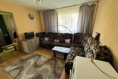 Apartament cu 3 camere semidecomandat în Decebal