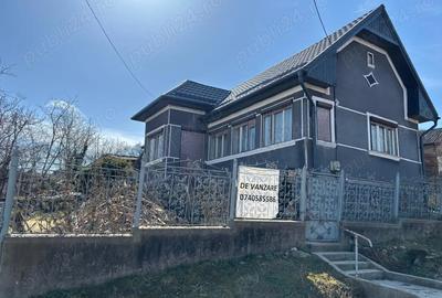 Casă cu 2 camere cu Teren 1053 Mp în Moldovenești
