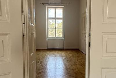 Apartament cu 4 camere în Central - 2