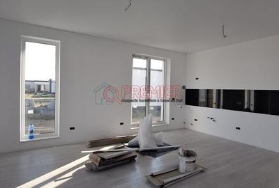 Casă cu 4 camere cu Teren 470 Mp în Vidra