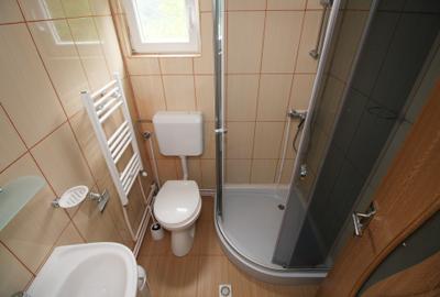 Casă individuală cu 8 camere cu Canalizare în Central - 9
