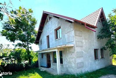 Casă cu 4 camere cu Teren 1000 Mp în Șendreni