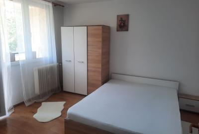 Apartament cu 3 camere decomandat în Drumul Taberei