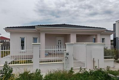 Duplex cu 3 camere cu Canalizare în Remetea Mare - 12