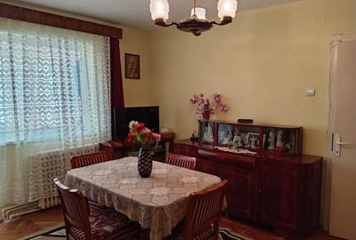 Apartament cu 2 camere semidecomandat în Cetate