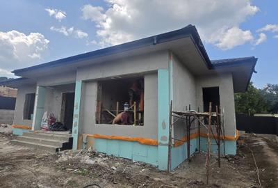 Casă cu 3 camere în Tomești