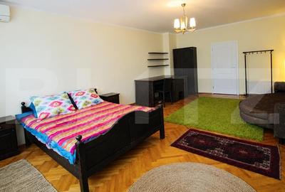 Apartament cu 3 camere semidecomandat, mobilat în Complex Studențesc