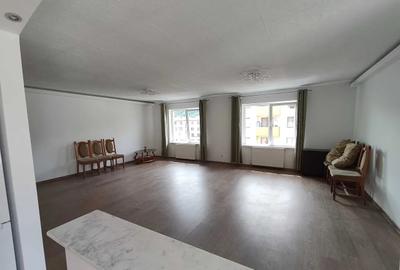 Apartament cu 4 camere decomandat, mobilat în Florești